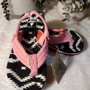 NWT! Girls REEF "Little Ahi" Sandals (SIZE 5/6)